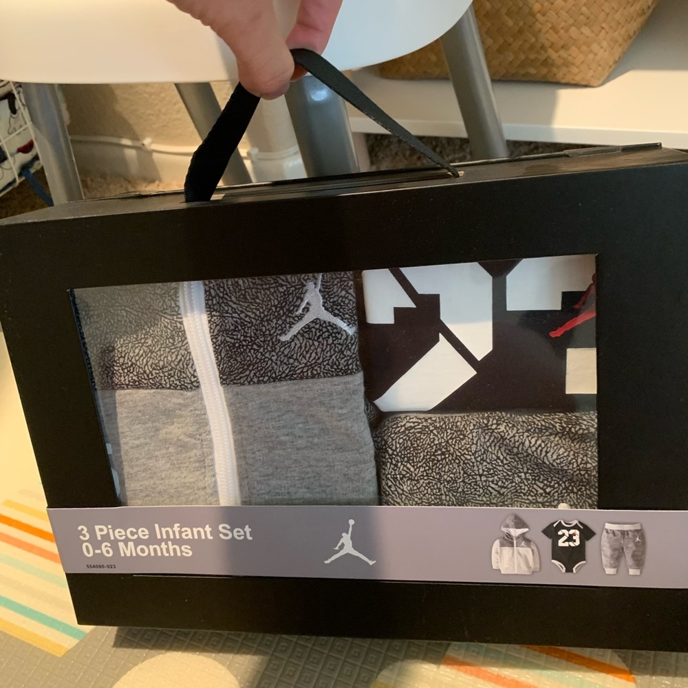 Nike Air Jordon Baby Boy Bodysuit Jacket Gift Set